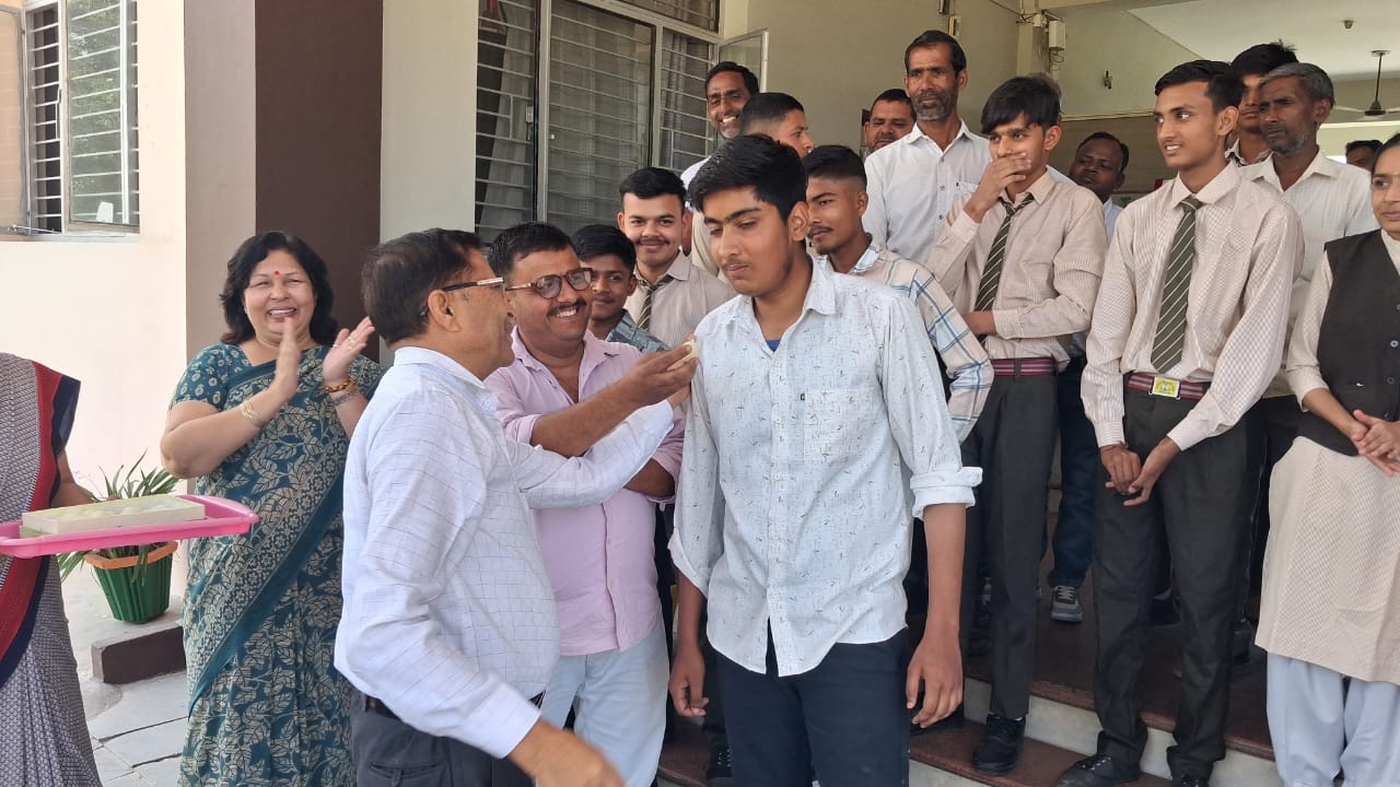Academics Topper 8